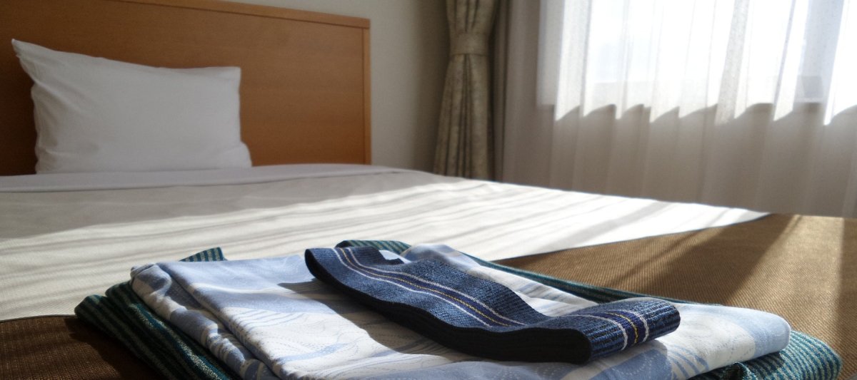 Electric vs Manual Hospital Beds: Choosing Your Ideal Home Care Solution - American Homecare Direct