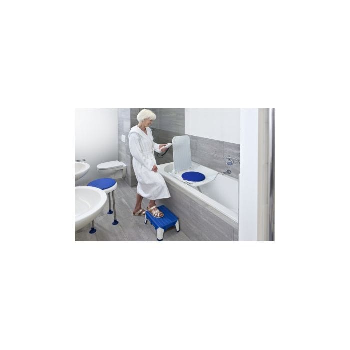 American Homecare Direct  Aquatec Battery Powered Bathlift with Reclining Back